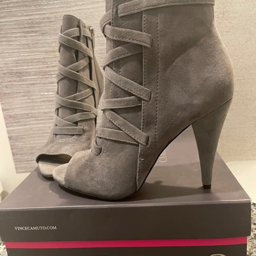 VINCE CAMUTO Booties SIZE 7